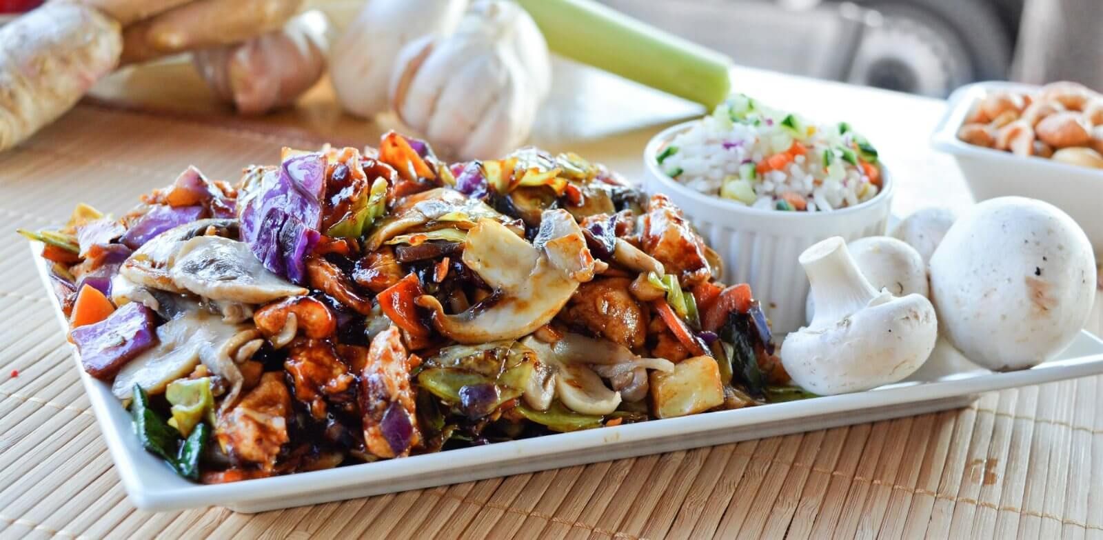 Svinjetina sa pecurkama i povrcem